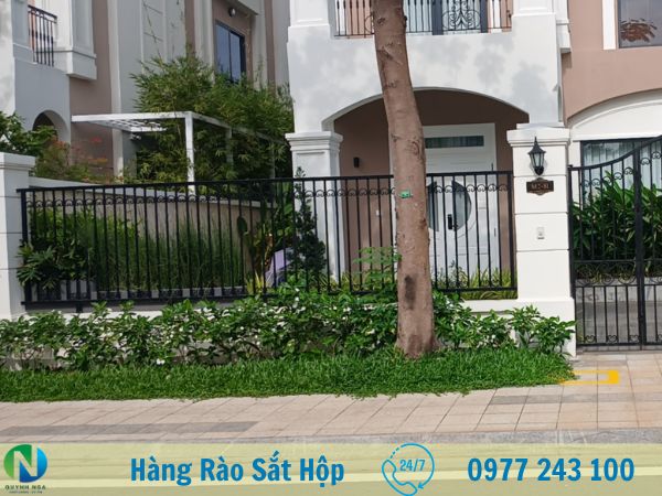 thi công hàng rào sắt hộp mạ kẽm